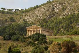 Temple grec dans la ville antique de Ségeste, Sicile 1403368 Banque de  photos