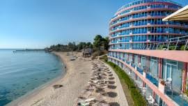 Hotel koral este situat la 500 m de plaja si 250 … pret incepand de la : Constantin Si Elena Litoral Bulgaria