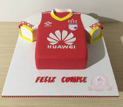 Jugadores y miembros del staff del seleccionado argentino despertaron esta mañana con regalos y una velita a lionel messi en el día de su cumpleaños número 34. Torta Camiseta Torta Santa Fe Santa Fe Futbol Torta Futbol Tartas Musicales Torta Futbol Tortas