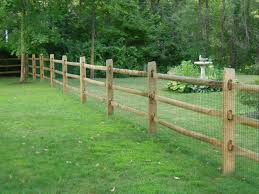Split Rail Fence With Wire Backing This Is A Split Rail Fence We Completed In Downingtown It Has Locust Backyard Fences Fence Landscaping Farm Fence