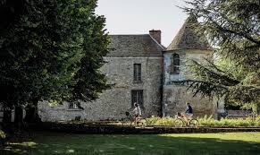 Les Maisons De Campagne France In 2020 Europe Travel France House Styles