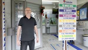 A turma enche a boca pra dizer que não conhece nenhum ganhador de loteria e reclama de prêmios que são pagos para apostas feitas em cidades pequenas, que pouca gente conhece. Loterica Pe Quente De Curitiba Faz Dois Ganhadores Na Quina Da Mega Da Virada 2019