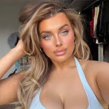 Lili Turner (@liliturner123)