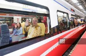 Terdapat tiga batang landasan dengan tiga platform. Sultan Perak Lancar Ets2
