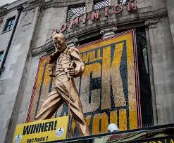 187 it stands almost 10 feet (3 metres) high overlooking lake geneva and was unveiled on 25 november 1996 by mercury's father and montserrat caballé, with bandmates brian may and roger taylor also in attendance. What Happened To London S Giant Freddie Mercury Statue Londonist