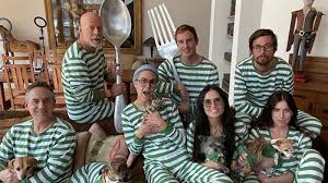 Tallulah willis, the youngest daughter of bruce willis and demi moore, announced on instagram tuesday that she's engaged to dillon buss. Demi Moore And Bruce Willis Are Quarantined With Their Kids Abc News