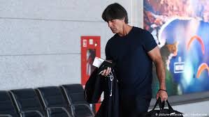 Joachim loew, head coach of the german national football team, arrives for the germany press conference at ceylan intercontinental hotel on october 6, 2011 in istanbul, turkey. Joachim Low Lasst Eigene Zukunft Offen Sport Dw 28 06 2018