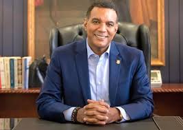 Fortuna de Carlos Gómez ronda los 9.5 billones y es mayor a la de todos los  senadores juntos http://dlvr.it/TJR1Kk #NDigital