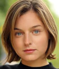 11 pictures of princess diana and emma corrin from the crown that are honestly hard to tell apart. Emma Corrin To Play Princess Diana In Netflix S The Crown News Screen