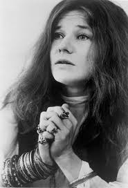 I found out the photo. Dawn Anglin is Robert Plant's girlfriend since 2020.  Good night everyone !