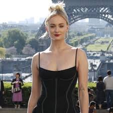 Watch Sophie Turner Call Out Anti Maskers On Instagram