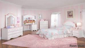This design is elegant and gorgeous while still the same concept can be applied to a number of different pieces of furniture, like the drawers of dressers or the legs of desks. 15 Bohemian Bedroom Ideas On A Price Range Room Decor Green Walls Girls Bedroom Furniture Blue Kids Bedroom Furniture Girls Bedroom Sets