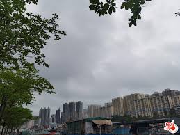澳門暴雨警告信號（葡萄牙語：significado do sinal de chuva intensa），是澳門一個氣象警告信號系統。每當澳門特別行政區出現或預測將有暴雨時，就由澳門地球物理暨氣象局發出此警告信號，以提醒及警告市民。 é»ƒè‰²æš´é›¨è­¦å'Šå»£æ³›åœ°å€æœ‰å¤§é›¨ Top News é»žæ–°èž