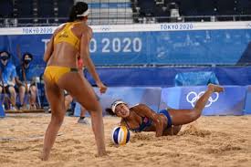 Días y horarios de todos los eventos y disciplinas deportivas de los jjoo de tokio 2021 Jugadoras De Voleibol De Playa Prefieren Bikinis En Tokio Chicago Tribune