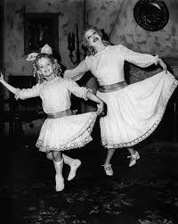 Bette Davis And Julie Allred Perform I Ve Written A Letter To Daddy On The Set Of What Ever Happened To Baby Jane 1962 Bette Davis Baby Jane Bette