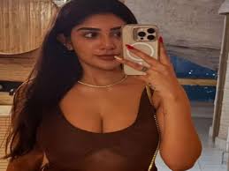 Internet sensation Supritha Naidu raises temperature with sexy selfies in  body-hugging outfits, SEE PICS