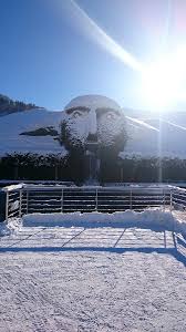 The Giant In Winter Clothes At Swarovski Kristallwelten In Wattens Tirol Geschichten Geschichte