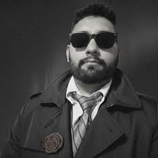 Utel Universidad excelente a 7 meses de haber concluido ya tengo mi titulo  electrónico y cédula profesional y hoy acabo de recibir mis documentos  enviados por la escuela en físico.