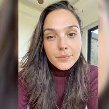 Gal gadot pictures and photos. News Im Video Gal Gadot Darum Lacht Die Welt Uber Ihren Misslungenen Corona Song Brigitte De