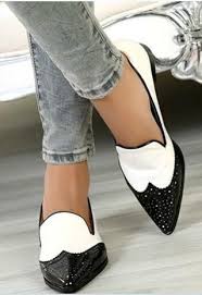 Black And White Pointed Toe Flats Classy Black And White Pointed Toe Flat Shoes Sorry But Like The B Schoenen Vintage Schoenen Leuke Schoenen