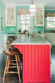 You have probably heard that color is coming back to kitchens. Pin On Hogar