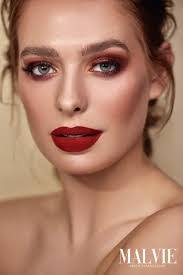 Anna Houghton's Instagram, Twitter & Facebook