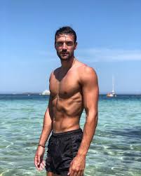 Il figlio di walter battuto da stefania orlando e samantha de grenet. Walter Zenga Piedi Cagliari Se Parte Zenga Arriva Di Francesco In Panchina Guarda Cosa Ha Scoperto Walter Zenga Walterzenga Su Pinterest La Raccolta Di Idee Piu Grande Del Mondo Blog Fotografer