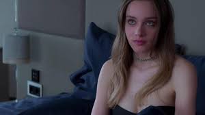 Miray Danerin Kuş Uçuşundaki öpüşme sahneleri olay oldu - Magazin  Haberleri