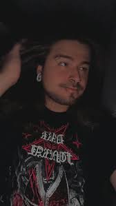 Attendee enjoys music festival despite injury