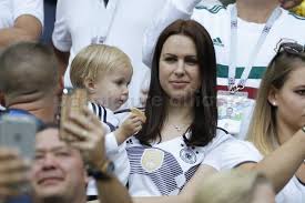 Frau jessica farber ist keine typische spielerfrau. Bayern Die Mannschaft On Twitter Jessica Kroos And Daughter Amelia At Germex