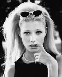 Kirsty Hume @voguemagazine 1995.⁠ Fashion Editor: @therealgracecoddington⁠  Hair: @bartpumpkin⁠ Makeup: @marygreenwell