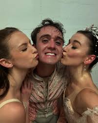 Many Plums, many Roses, many stairs… 💞✨