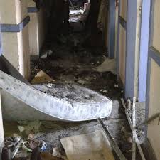 Progression Difficile Dans Cet Immeuble De Lille Squatte Et Incendie Cabinetlucarre Diagnostic Immobilier Amiante Asbes Objet Insolite Lille Immeuble