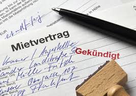 Eine fristlose kündigung wegen zahlungsverzugs wird unwirksam, wenn sie an den vermieter spätestens bis zum ablauf von zwei monaten nach der zustellung einer räumungsklage die rückständige miete vollständig bezahlen oder sich eine öffentliche stelle, wie zum beispiel das grundsicherungsamt oder das jobcenter, zur zahlung verpflichtet. Fristlose Kundigung Des Mietverhaltnisses Bei Zahlungsverzug Fischer Immobilien
