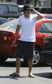 Zac Efron Wears Rainbows Zac Picture Thread 89 Because New Pics Of Zac Always Makes Our Hearts Skip A Beat Page 15 Fan Forum Zac Pics Mens Fashion