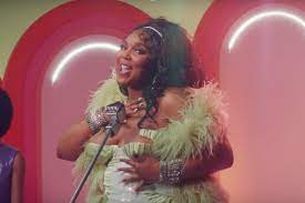 Muzicclout🎵(@muzicclout), claire(@ckstew252), •ana•(@editxx__0), abigail(@abbymjane), alisha cohen(@lishcreative). Lizzo Raises A Toast To Her Unwavering Self Confidence In Juice