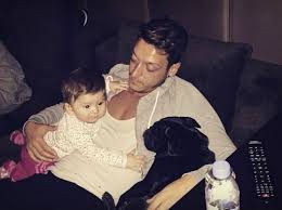 For mesut özil, it's an opportunity for him and his wife to bond with their first child. Ljubimac Mesut Ozil