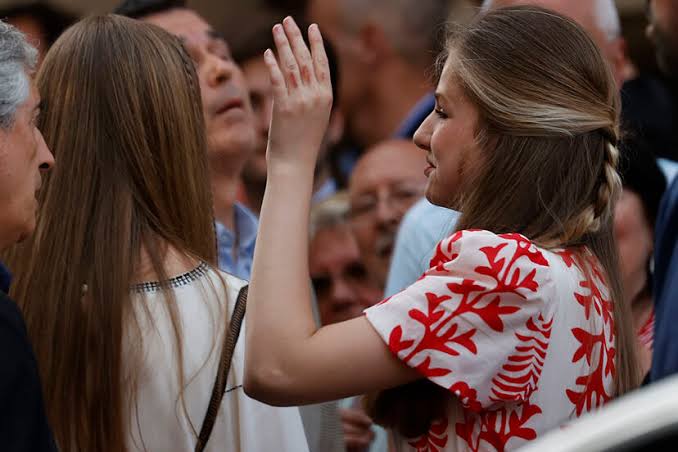 La aparición de la Princesa Leonor (con heridas en la mano) en su primera  visita a Girona | Casa Real