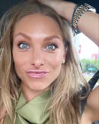 Victoria Hertel (@victoriaherteloficial) • Facebook