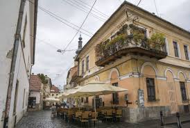 Finden sie leicht und schnell den nächstgelegenen lindt store in ihrer nähe oder dort, wo sie einen lindt store besuchen möchten. Cluj Transilvania Rumanien 22 Oktober 2016 Potaissa Strasse In Der Altstadt Cluj Rumanien Tourismus Turm Stock Photo 241462978