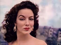 Hace 23 años, María Félix conocida como "La Doña" figura icónica del cine mexicano, dejó el plano terrenal para convertirse en leyenda. Su sobrenombre se lo ganó gracias a su interpretación en