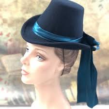 Dickens Bonnet