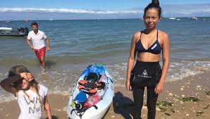 Une Adolescente De 14 Ans Rejoint L Ile De Re Depuis La Tranche Sur Mer A La Nage