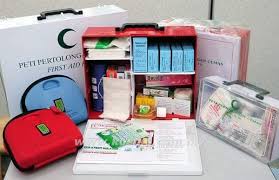 Ia biasanya terdiri dari satu siri teknik yang boleh dilakukan, walaupun tanpa latihan perubatan. First Aid Kit Atau Peti Pertolongan Cemas Ini Adalah Antara Benda Yang Terpenting Jika Anda Mahu Melakukan Aktiviti Luar Ia Digunakan Diwaktu Kecemasan Sementara Menunggu Pertolongan Dari Pihak Yg Lebih Arif Tiba
