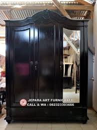 Dengan ukuran yang besar, lemari pakaian model ukiran gebyok ini bisa dikombinasi untuk pakaian gantung maupun dilipat. Terlaris Lemari Pakaian Minimalis Jati Grande Pintu 3