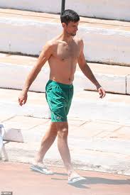 They tied the knot on july 10, 2014, at sveti stefan in montenegro. Novak Djokovic Geht Shirtless In Marbella Als Er Retuns Zu Tennis Training Aktuelle Boulevard Nachrichten Und Fotogalerien Zu Stars Sternchen