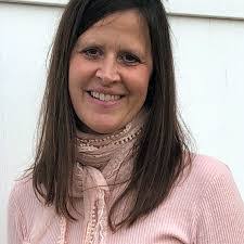 Kathryn Amos's Instagram, Twitter & Facebook