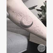 Mond Tattoo Moon Tattoo Fineline Tattoo Single Needle Tattoo Dotwork Tattoo Tattoo Idee Tattoo Idea Tattoo Vie Line Tattoos Single Needle Tattoo Tattoos