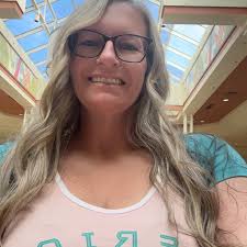 A man that stands back up after attempted assasination and still comes  forward without a doubt is a man I want leading me. Stand for something or  fall for anything. #TRUMP @realdonaldtrump