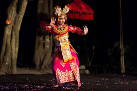 Pada awalnya tari kijang ini bersifat sakral, namun sekarang tidak hanya untuk ritual adat tertentu saja tetapi sudah banyak dipentaskan dalam berbagai acara. Penjelasan Lengkap 40 Tari Bali Yang Populer Di Masyarakat